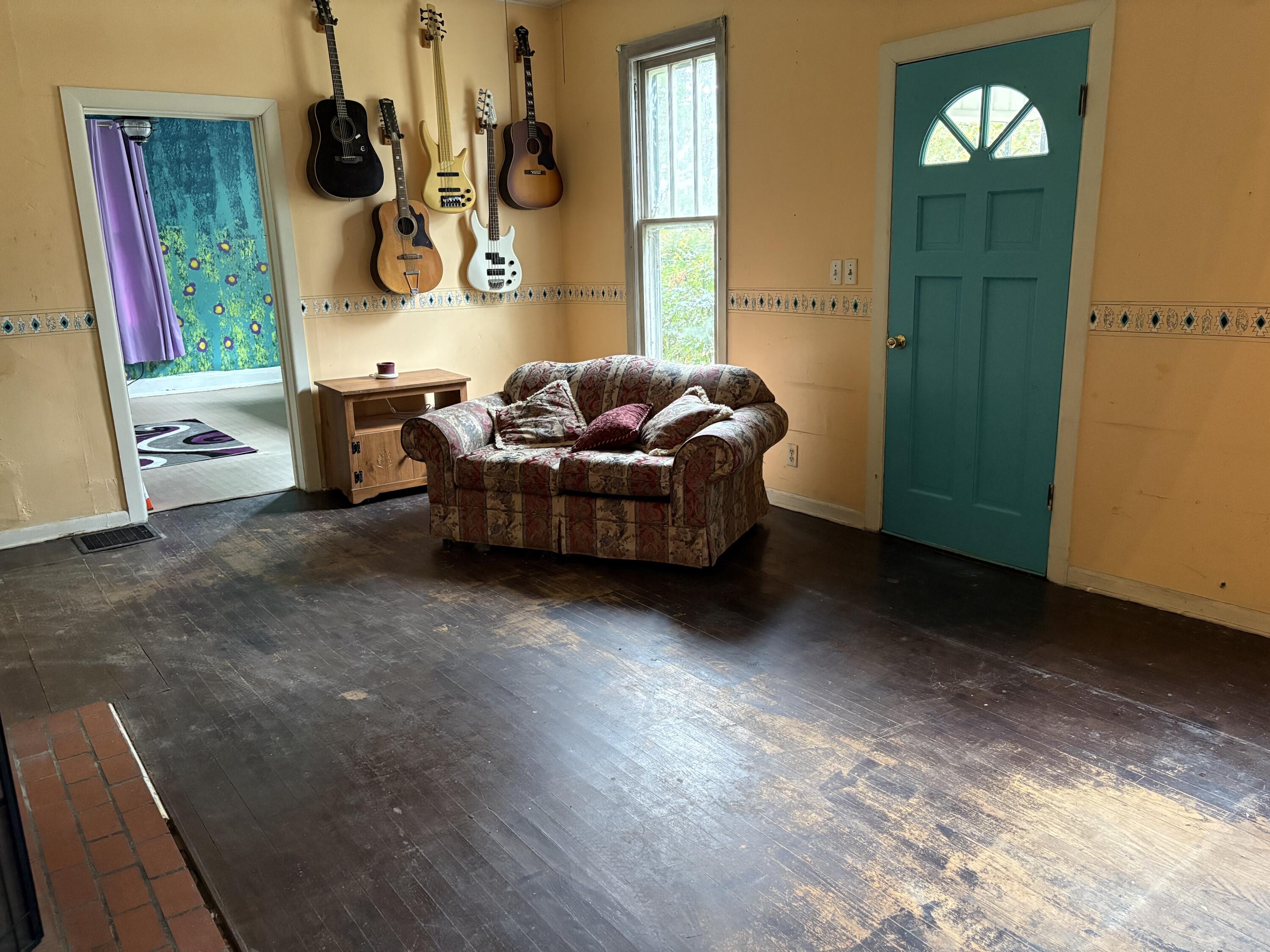 449 South Elm Street Whitwell, TN 37397 - Photo 4 of 22 IMG_0319 3