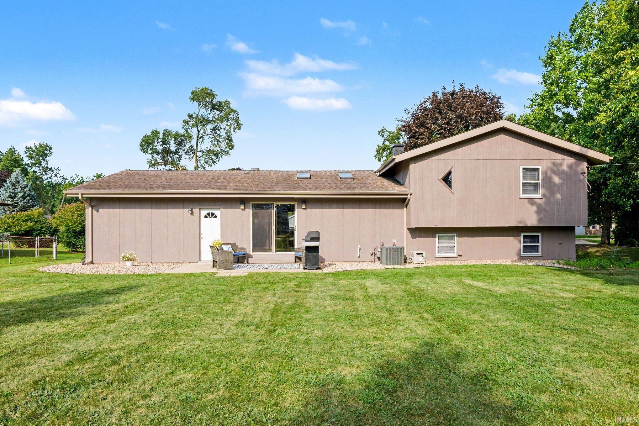 55944 Buckeye Road Mishawaka, IN 46545 - Photo 17 of 18 Gallery Image 17