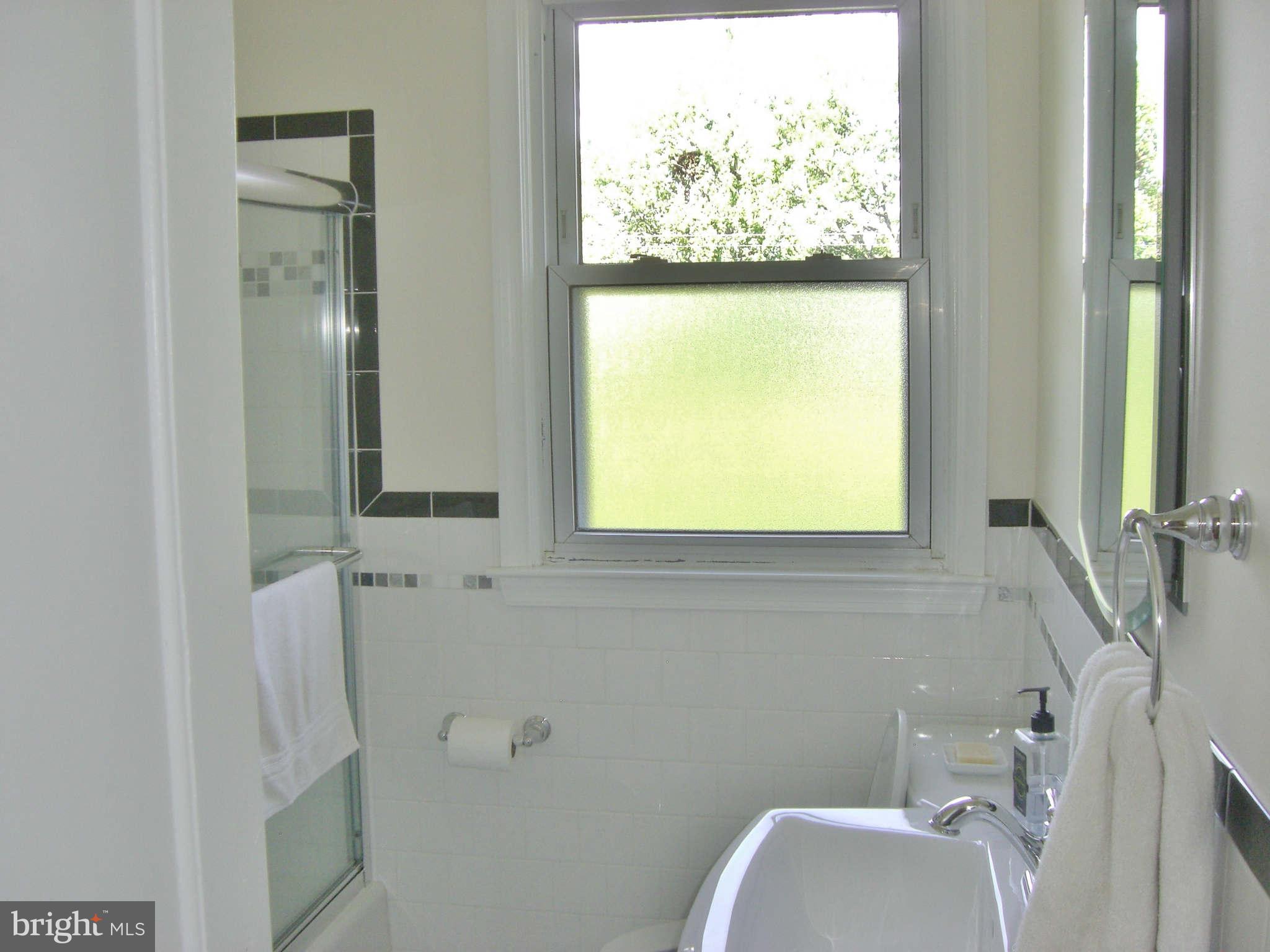 1822 Hanford Road Baltimore, MD 21237 - Photo 9 of 16 Bath