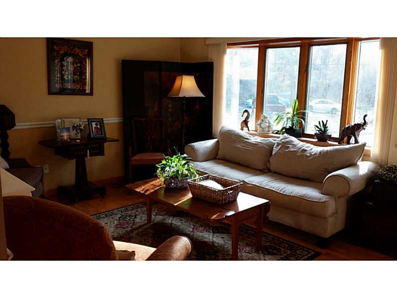 145 Parkhurst Road Warwick, RI 02889 - Photo 12 of 25 Living Room.