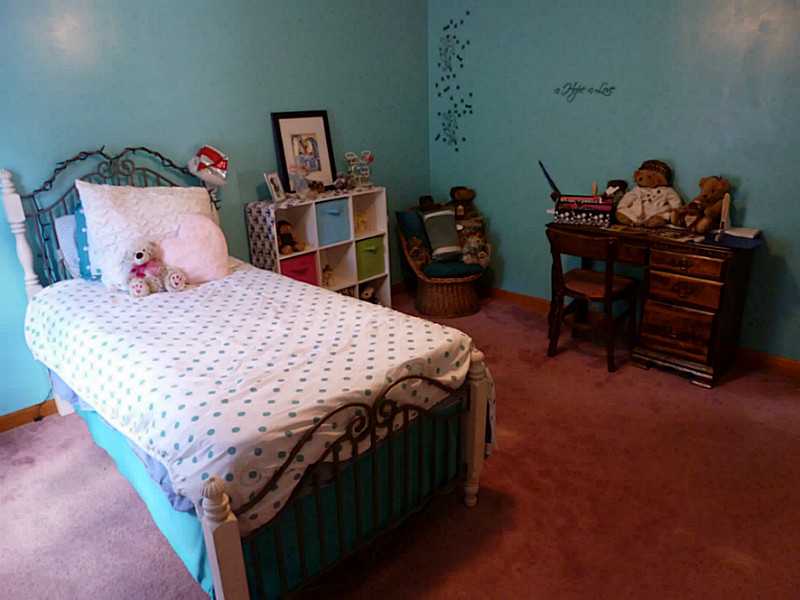 145 Parkhurst Road Warwick, RI 02889 - Photo 23 of 25 Bedroom.