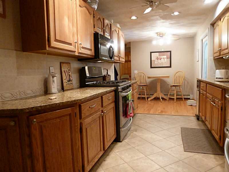 145 Parkhurst Road Warwick, RI 02889 - Photo 4 of 25 Kitchen.
