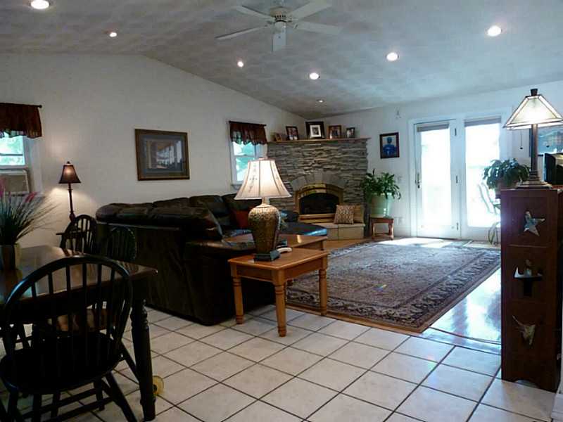 145 Parkhurst Road Warwick, RI 02889 - Photo 6 of 25 Living Room.