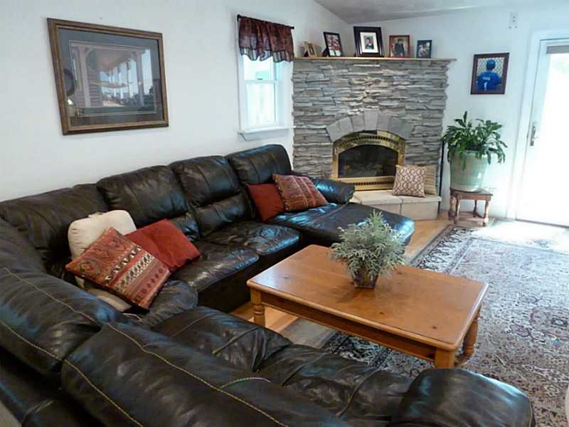 145 Parkhurst Road Warwick, RI 02889 - Photo 7 of 25 Living Room.