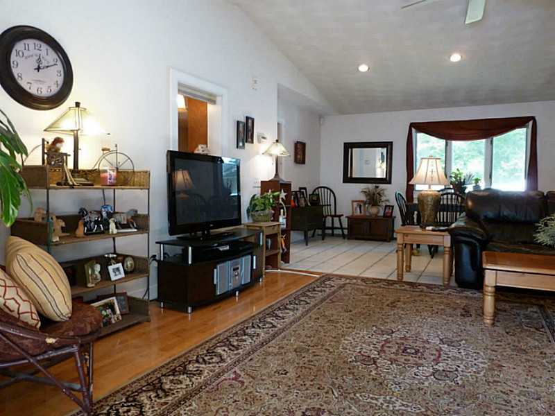 145 Parkhurst Road Warwick, RI 02889 - Photo 10 of 25 Living Room.