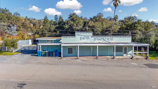 $999,999 | 840 North Cloverdale Boulevard, Unit A, Cloverdale, CA 95425