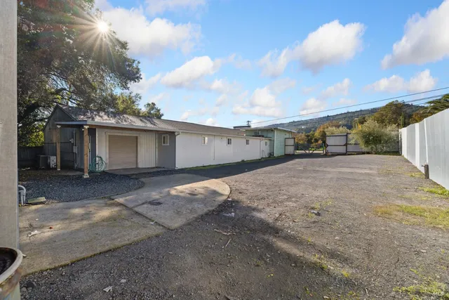 $999,999 | 840 North Cloverdale Boulevard, Unit A, Cloverdale, CA 95425