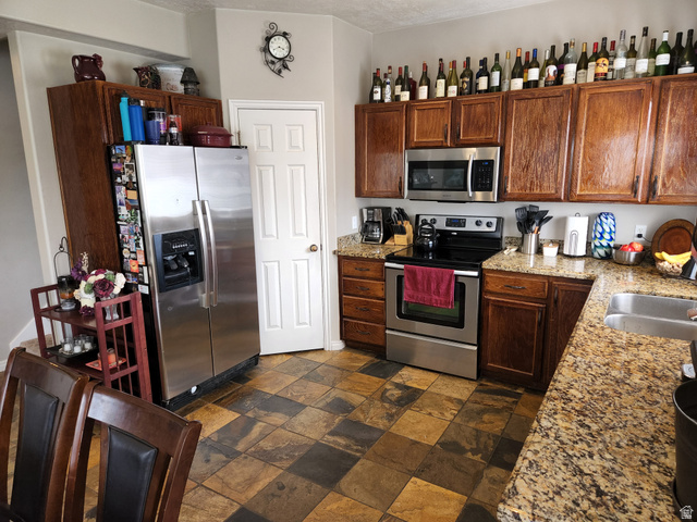 710 Sandy Point Drive Sandy, UT 84094 - Photo 9 of 34