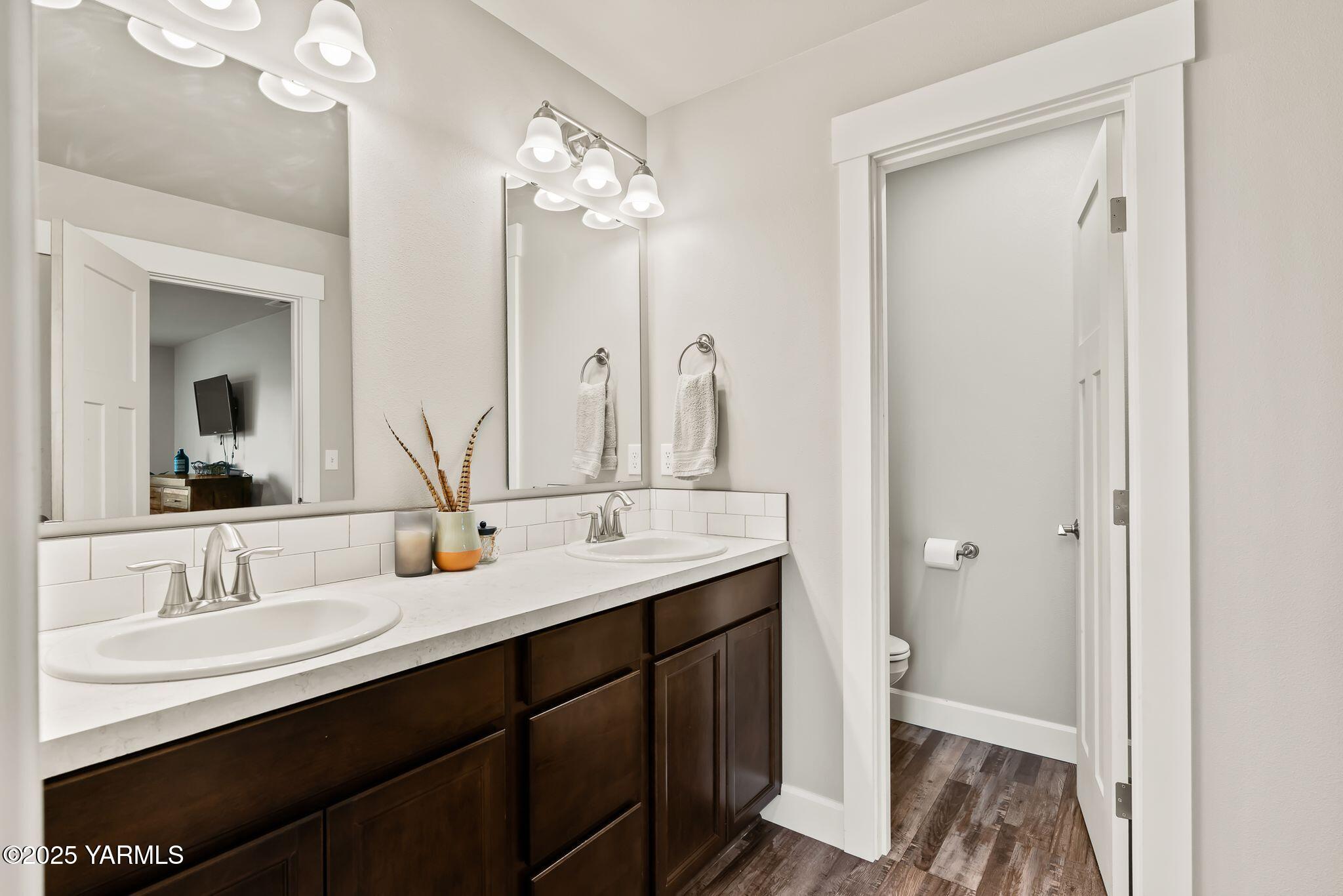 192 Sage Cove Road Yakima, WA 98903 - Photo 13 of 33 a bathroom with a double vanity sink and a mirror