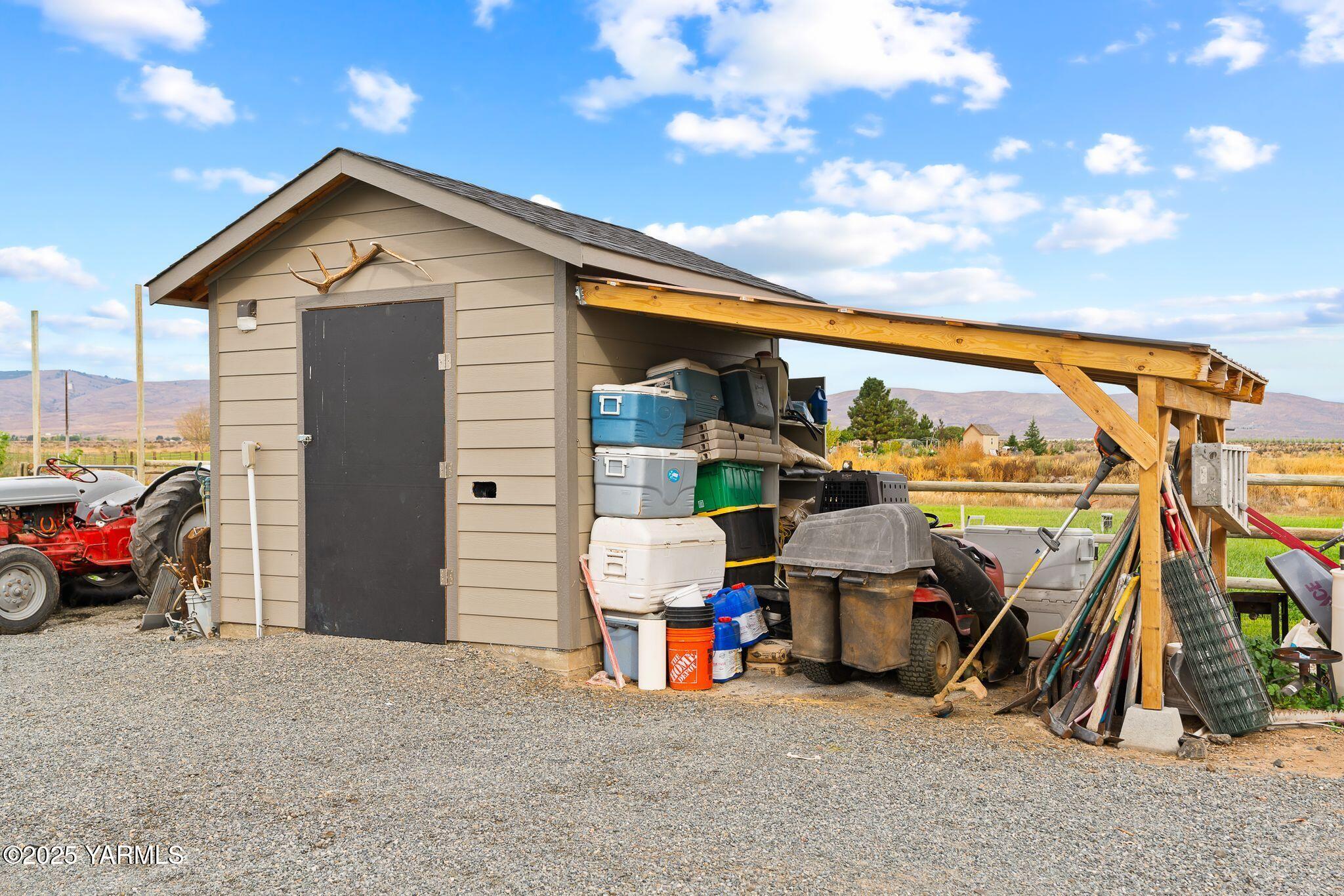 192 Sage Cove Road Yakima, WA 98903 - Photo 27 of 33 a view of car parked in front of house