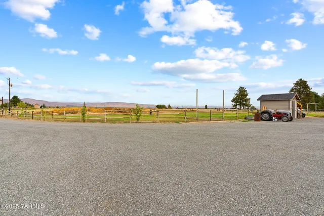 $700,000 | 192 Sage Cove Road, Yakima, WA 98903