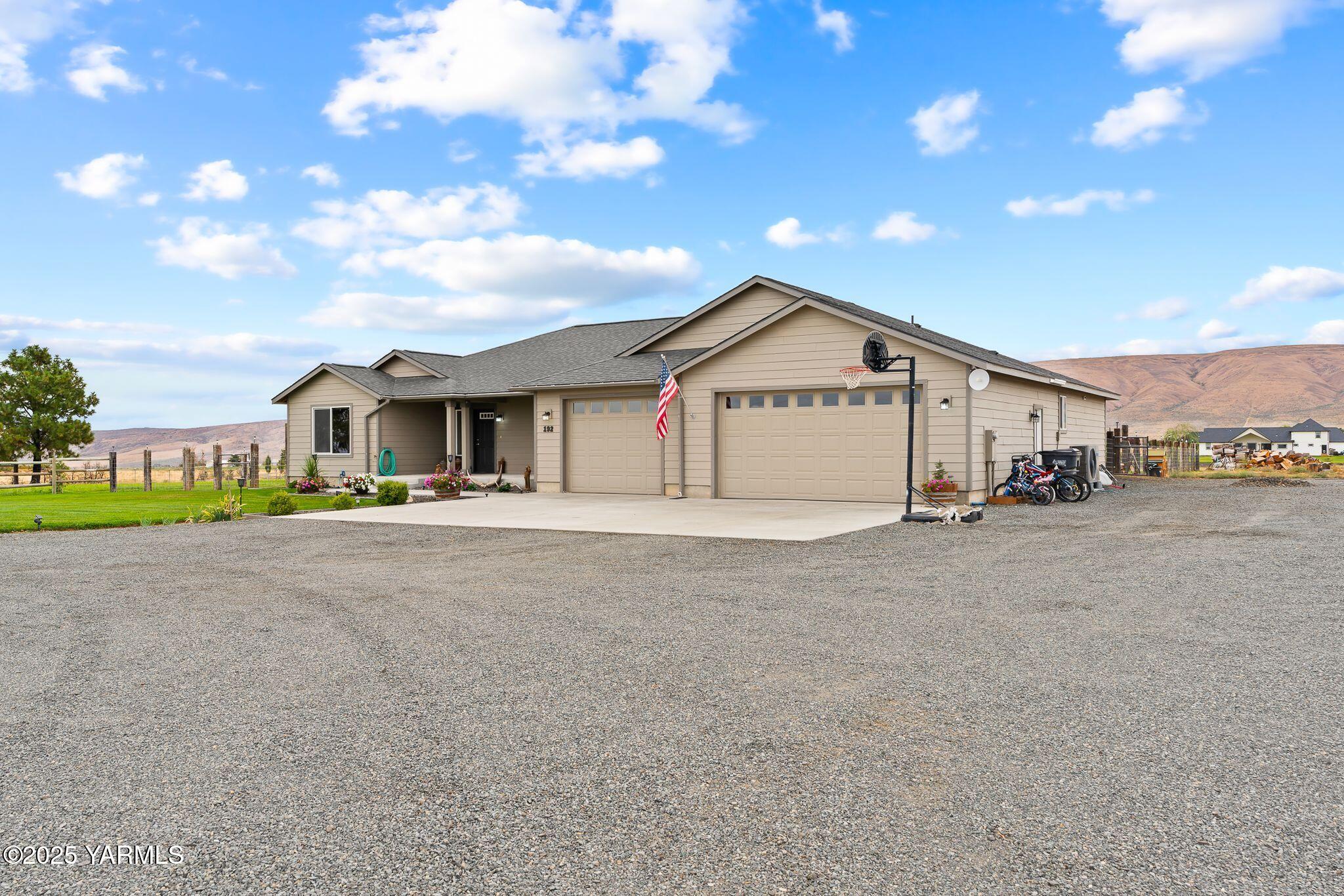 192 Sage Cove Road Yakima, WA 98903 - Photo 32 of 33 a view of house with garage and yard