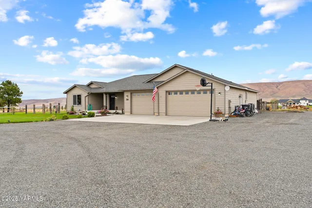 $700,000 | 192 Sage Cove Road, Yakima, WA 98903