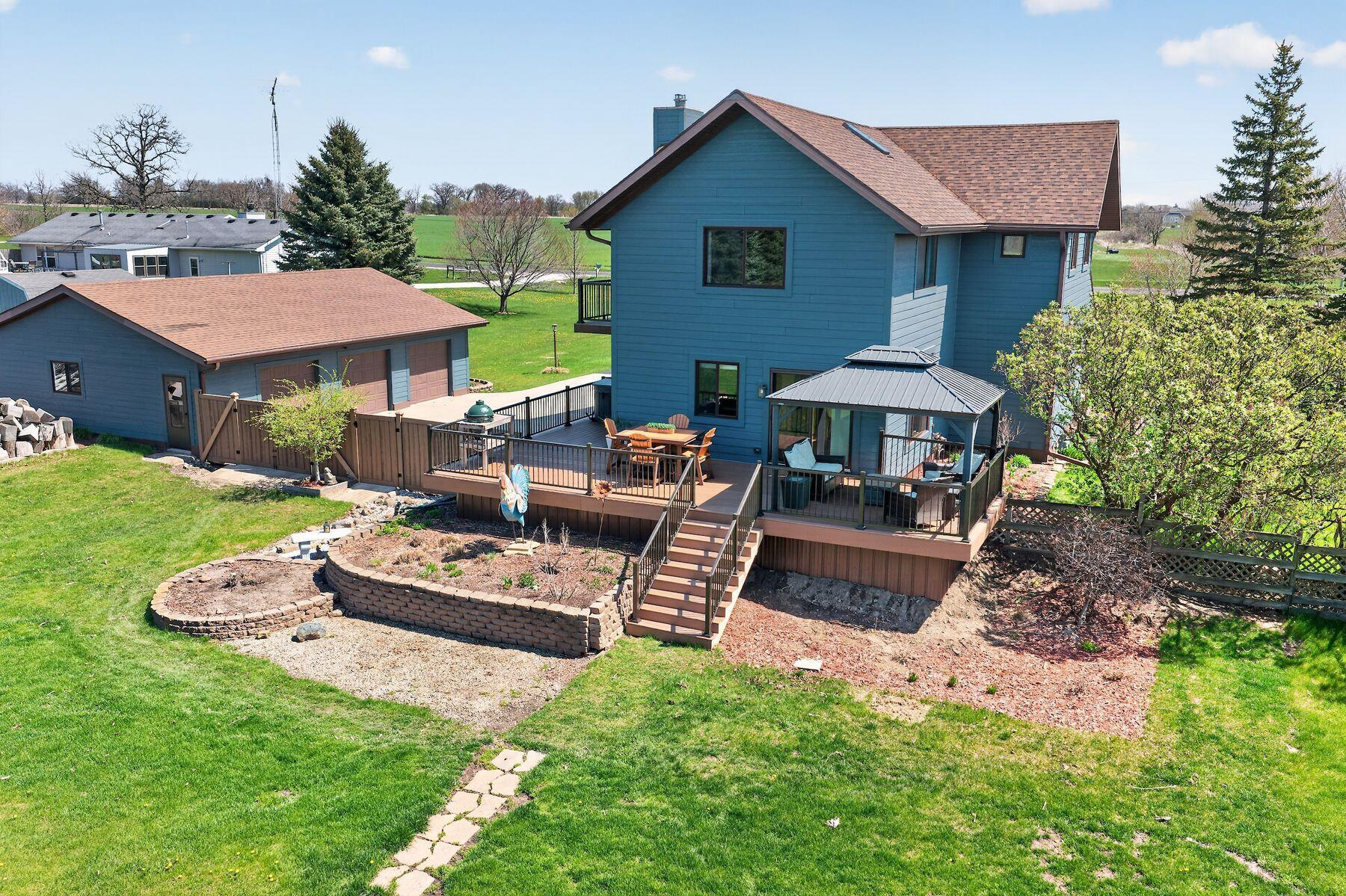 3522 North Britton Road Norway, WI 53182 - Photo 28 of 38 Lovely Gardens in Summer