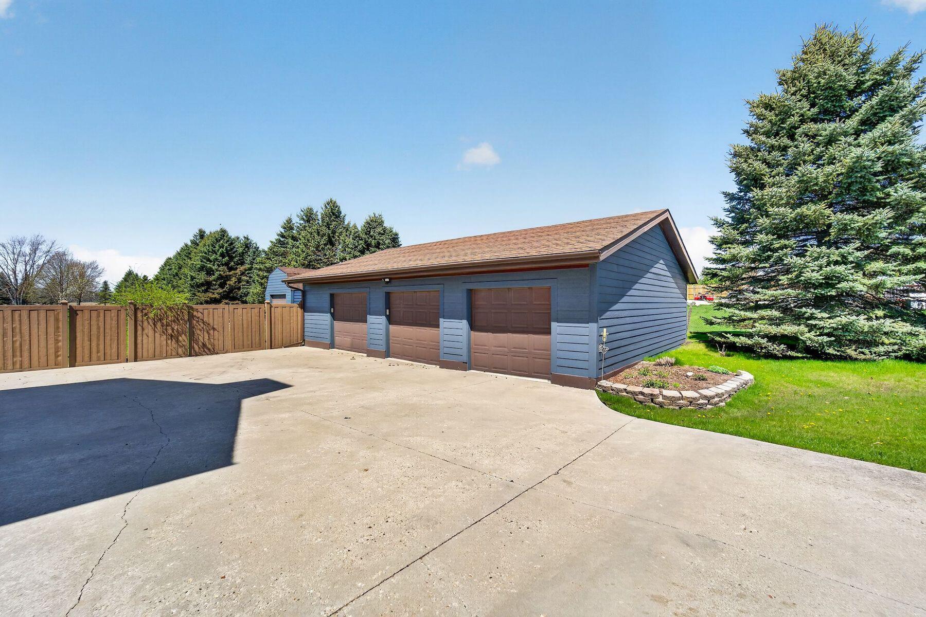 3522 North Britton Road Norway, WI 53182 - Photo 29 of 38 Huge Garage - Fits 8 Cars!