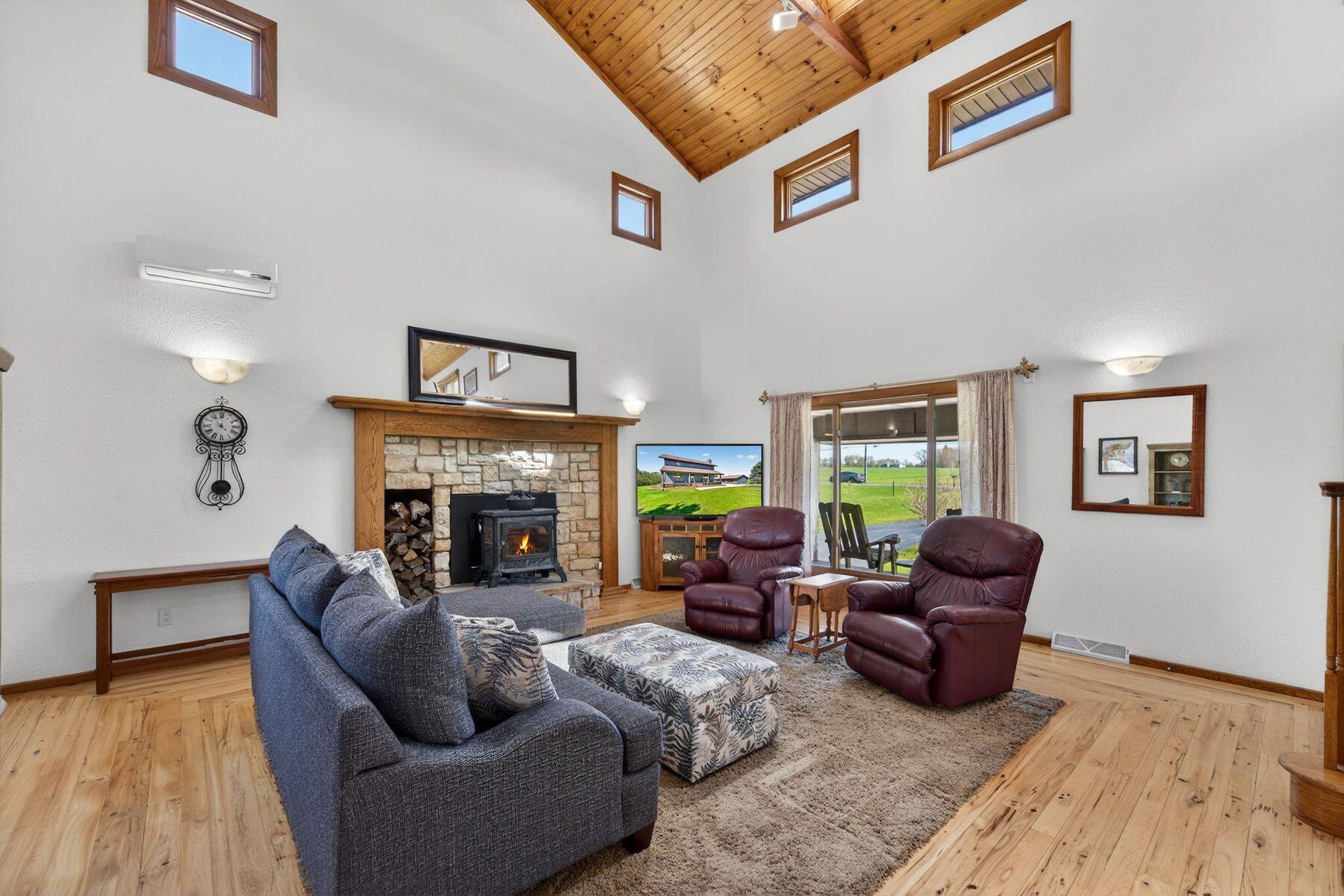 3522 North Britton Road Norway, WI 53182 - Photo 5 of 38 Great Room