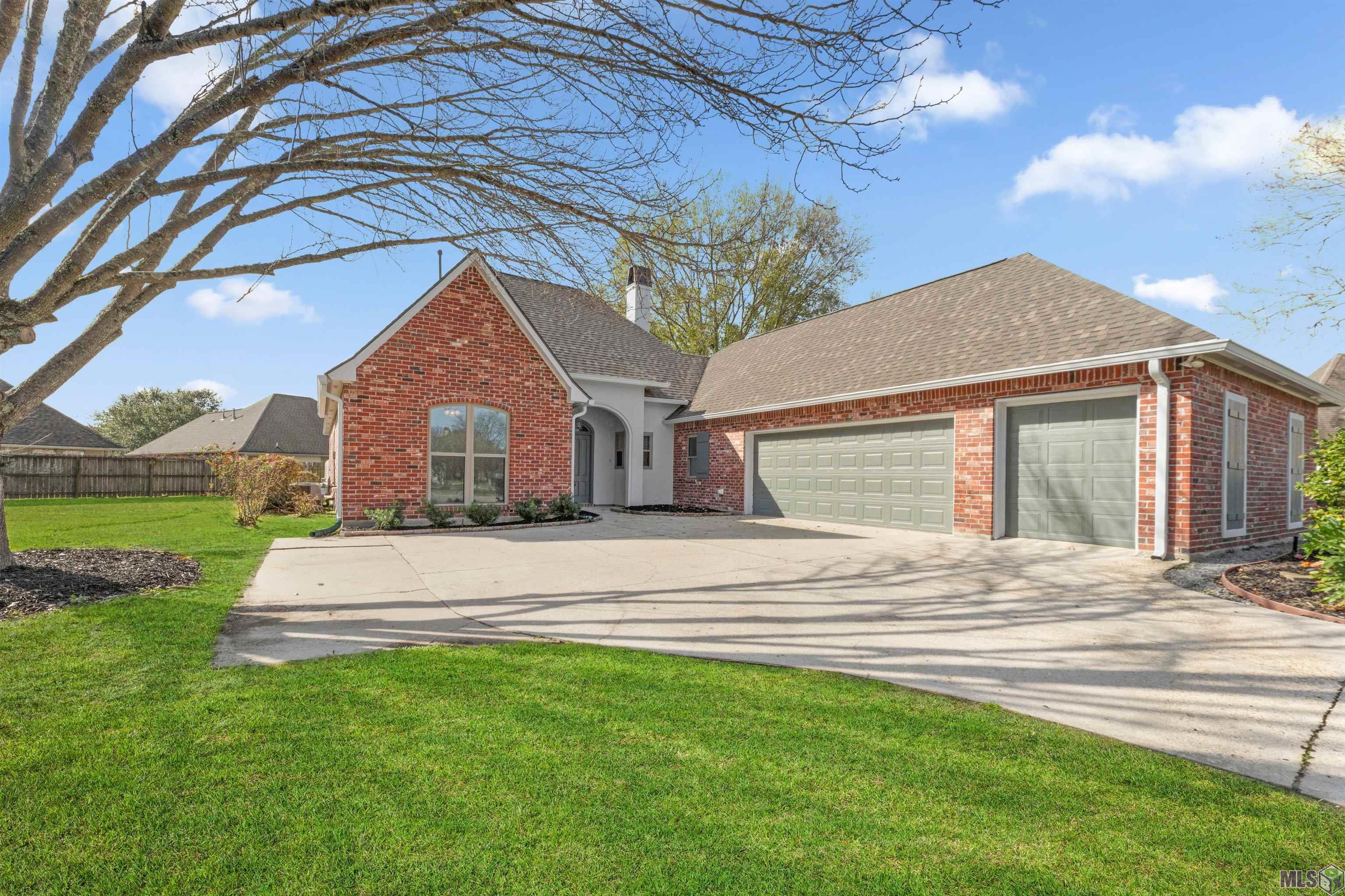 37069 Mill Run Avenue Geismar, LA 70734 - Photo 2 of 32