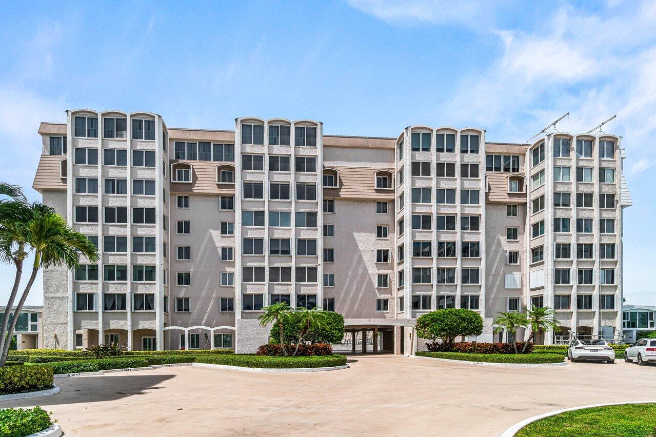 2000 South Ocean Boulevard, Unit 306 Delray Beach, FL 33483 - Photo 2 of 42 front view of a building