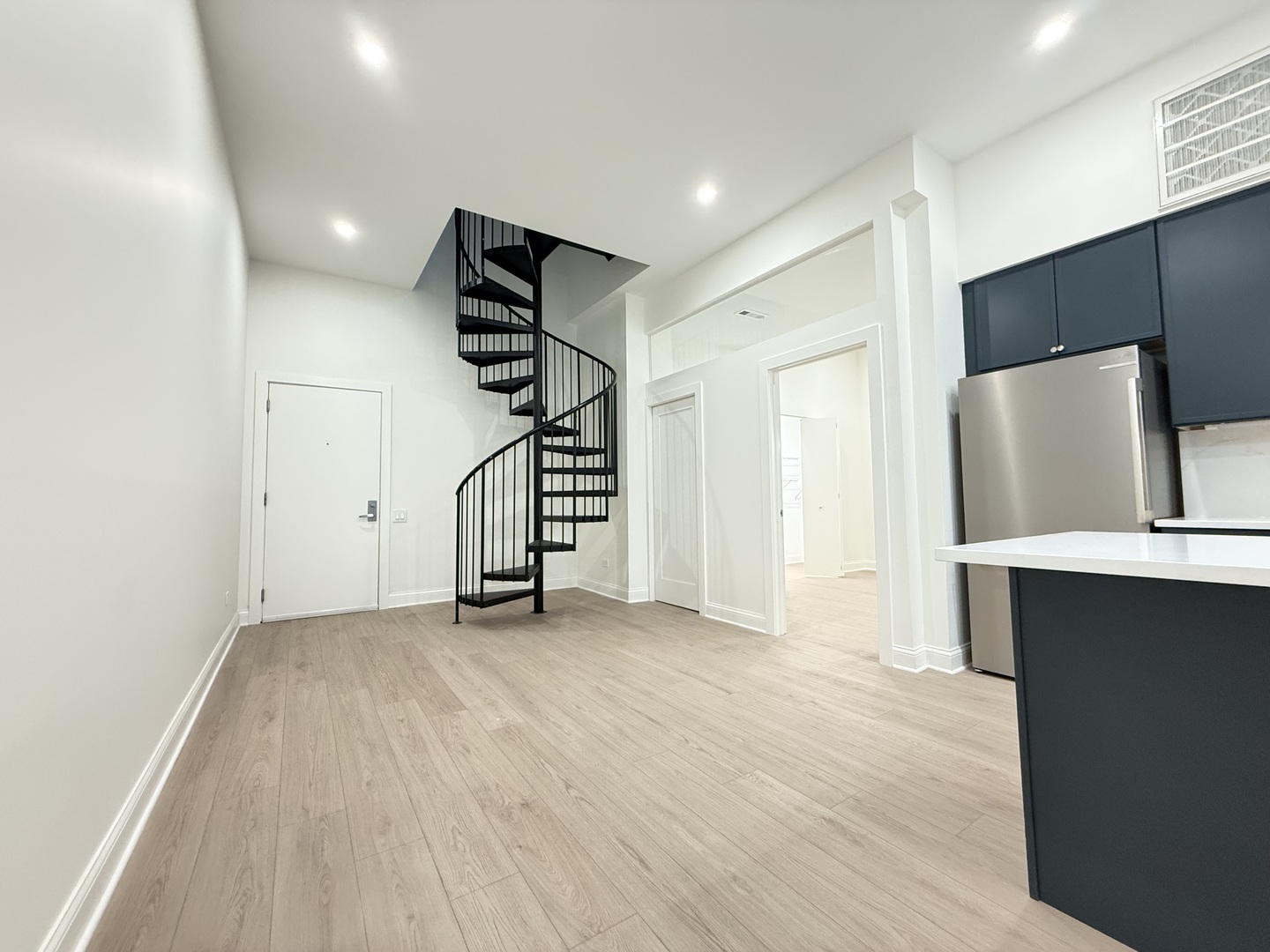 939 West Madison Street, Unit 507 Chicago, IL 60607 - Photo 8 of 22 Gallery Image 8