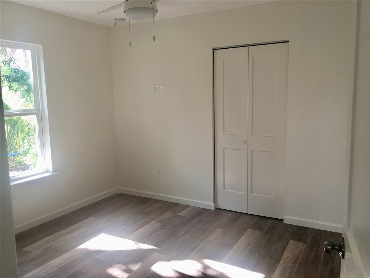 201 Spring Street St. Augustine, FL 32084 - Photo 7 of 18 an empty room with a window