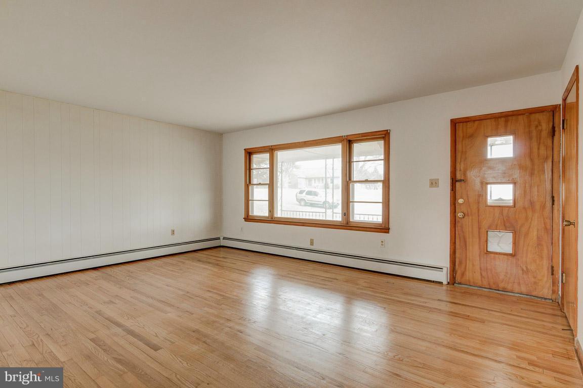 14532 Roddy Road Thurmont, MD 21788 - Photo 2 of 10 Living Room