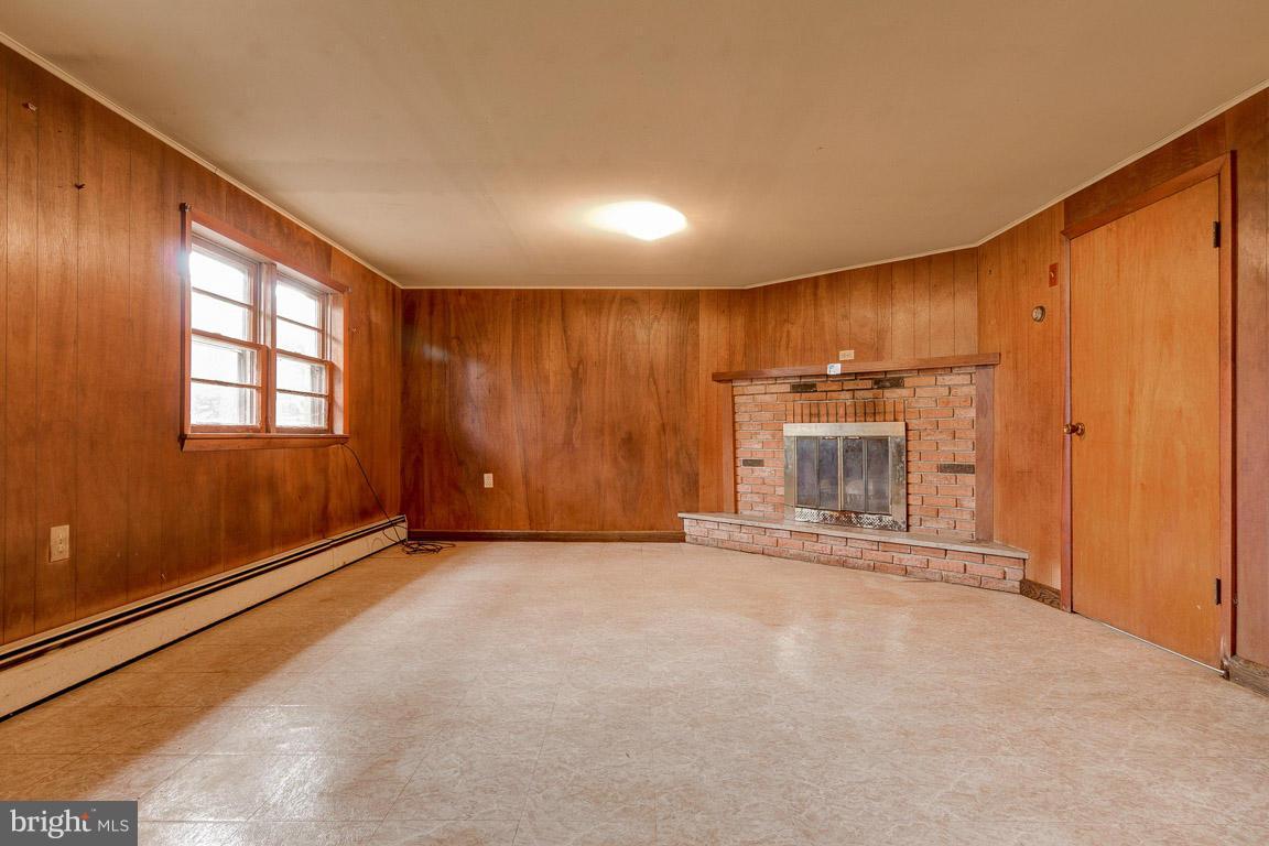 14532 Roddy Road Thurmont, MD 21788 - Photo 8 of 10 Family Room