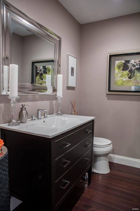 1905 Dewitt Ridge Drive Chesterfield, MO 63017 - Photo 17 of 37 Gallery Image 17