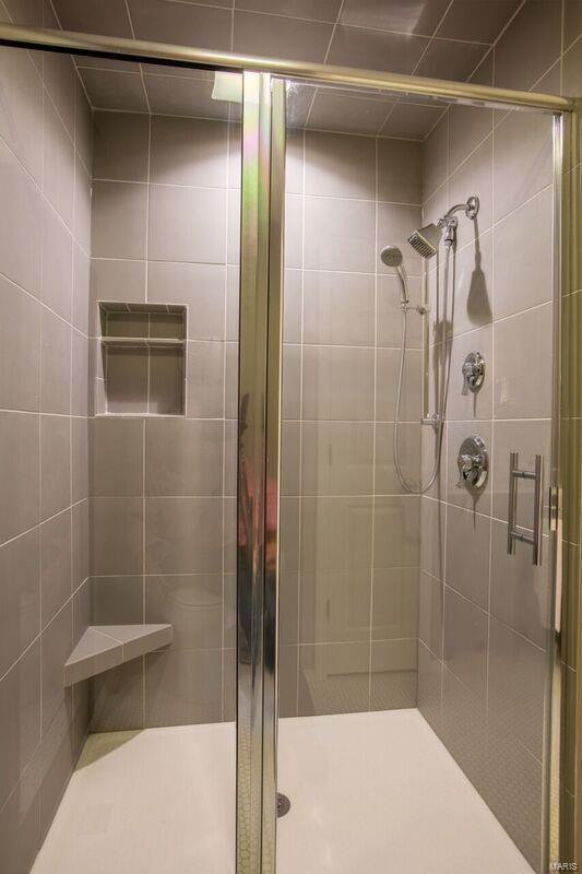 1905 Dewitt Ridge Drive Chesterfield, MO 63017 - Photo 23 of 37 Gallery Image 23