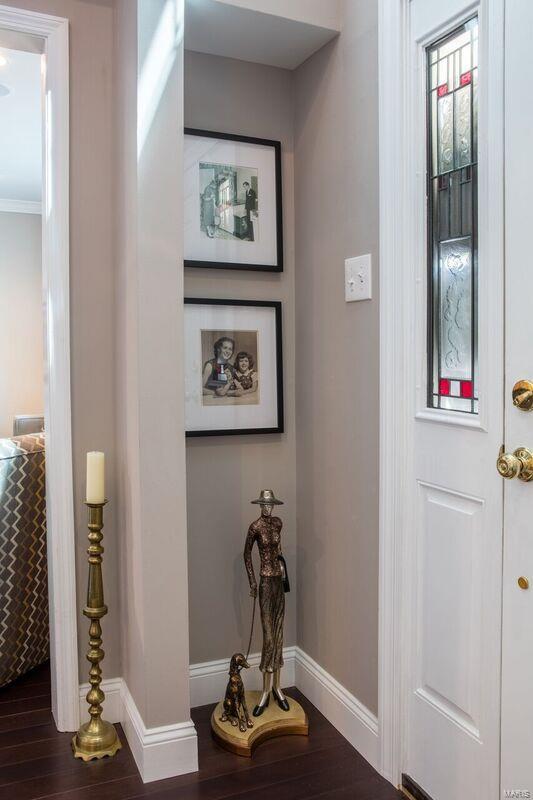 1905 Dewitt Ridge Drive Chesterfield, MO 63017 - Photo 4 of 37 Gallery Image 4