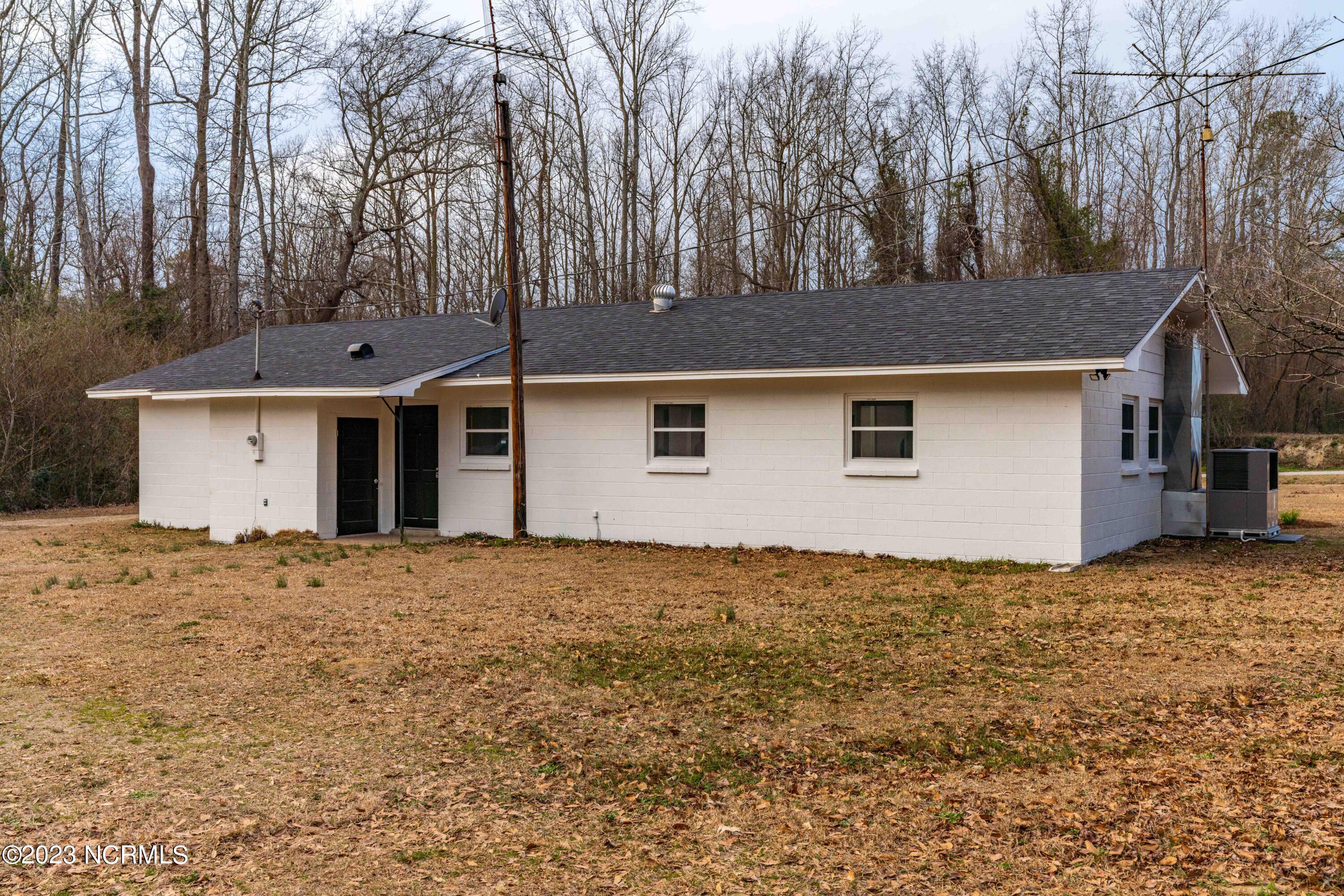 533 Butler Island Road Roseboro, NC 28382 - Photo 11 of 14 DSC03150