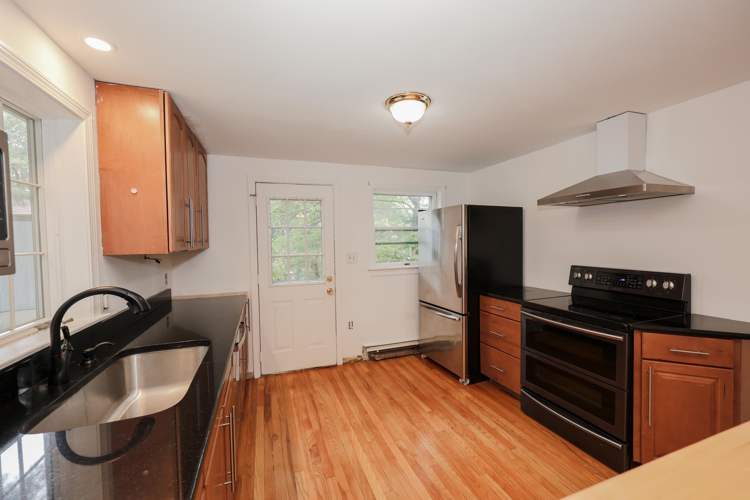 85 Taylor Street Nashua, NH 03060 - Photo 2 of 48