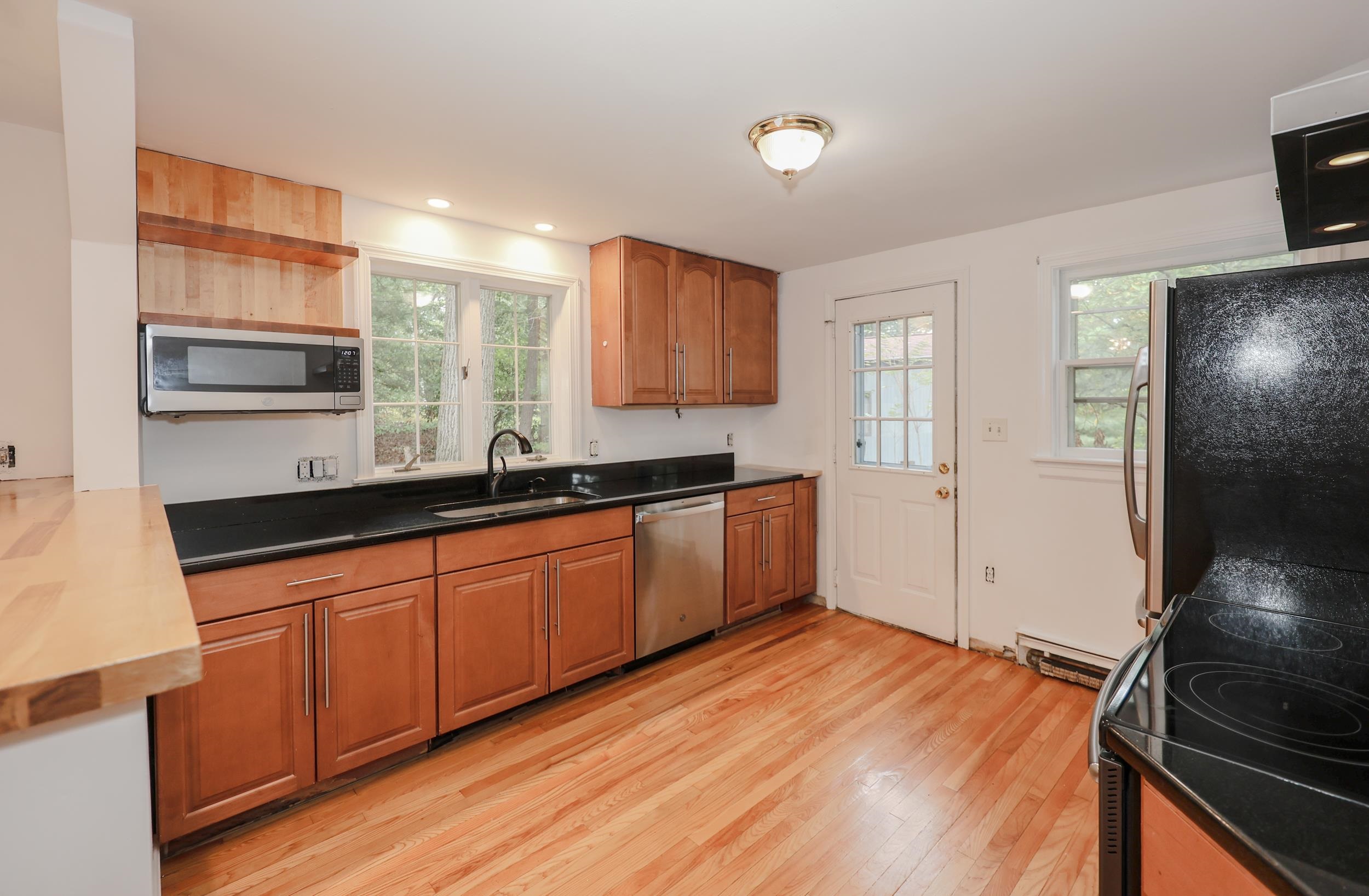 85 Taylor Street Nashua, NH 03060 - Photo 21 of 48