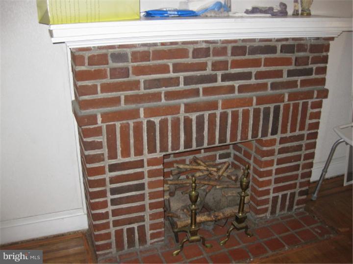 5614 Miriam Road Philadelphia, PA 19124 - Photo 13 of 18 Living Room
