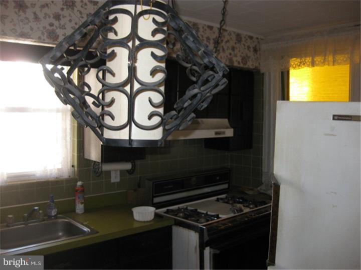 5614 Miriam Road Philadelphia, PA 19124 - Photo 16 of 18 Kitchen