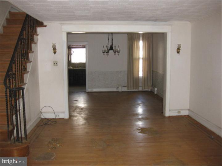 5614 Miriam Road Philadelphia, PA 19124 - Photo 2 of 18 Living Room
