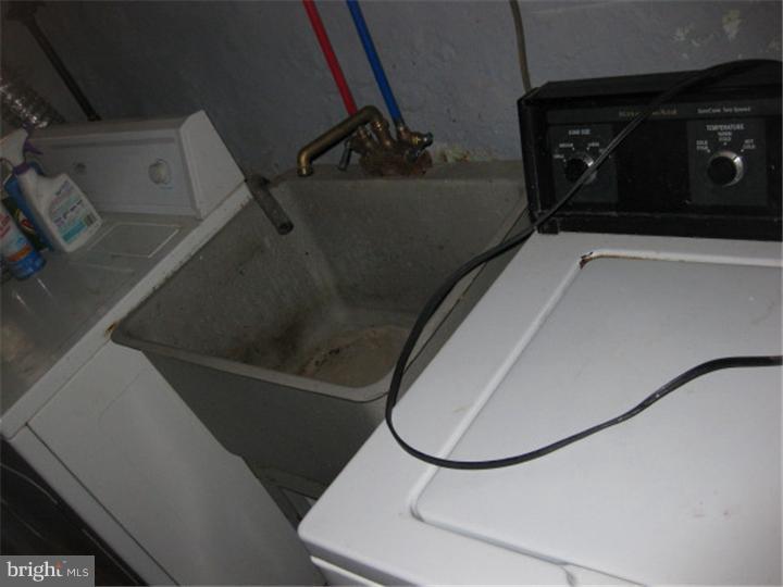 5614 Miriam Road Philadelphia, PA 19124 - Photo 7 of 18 Laundry Room