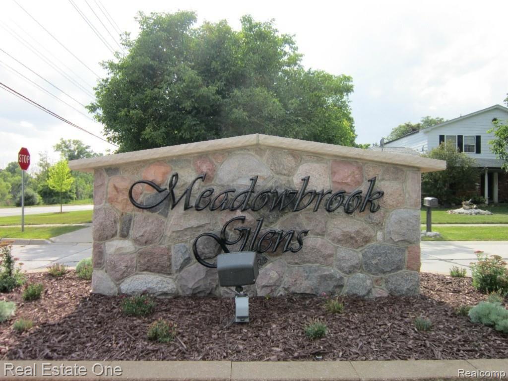 24461 Kings Pointe Novi, MI 48375 - Photo 19 of 19 Sub entrance.jpg