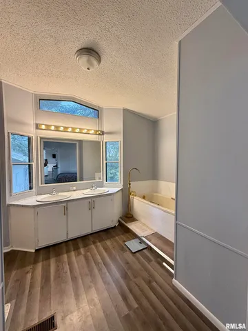 $44,900 | 8414 North Dundee Road, Peoria, IL 61615