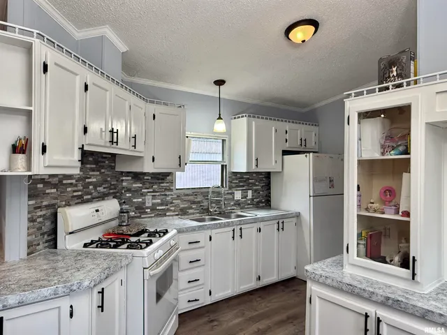 $44,900 | 8414 North Dundee Road, Peoria, IL 61615