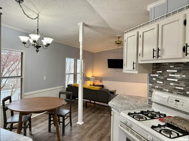 $44,900 | 8414 North Dundee Road, Peoria, IL 61615