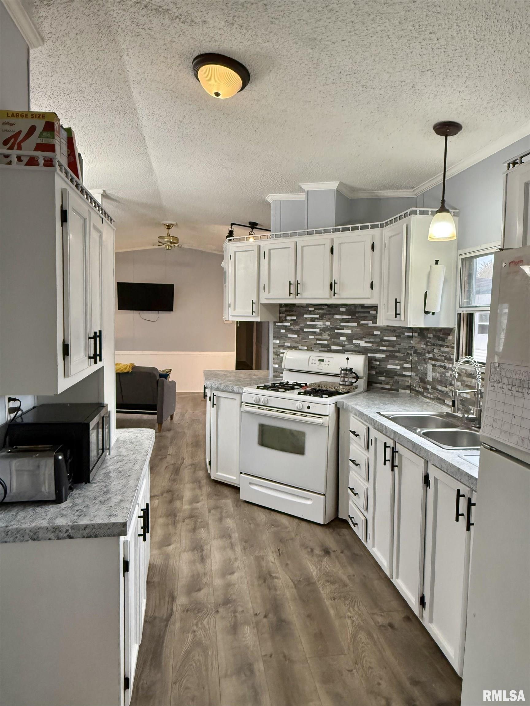 8414 North Dundee Road Peoria, IL 61615 - Photo 8 of 17