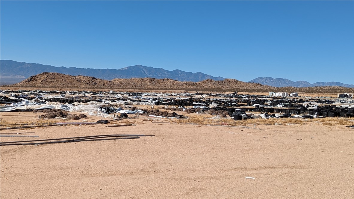 602 Mimosa Road Adelanto, CA 92301 - Photo 11 of 18 a view of an ocean and beach