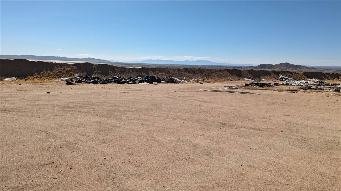602 Mimosa Road Adelanto, CA 92301 - Photo 16 of 18 a view of ocean and mountain