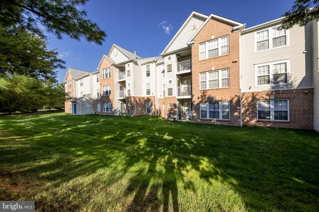 a view of house with a yard