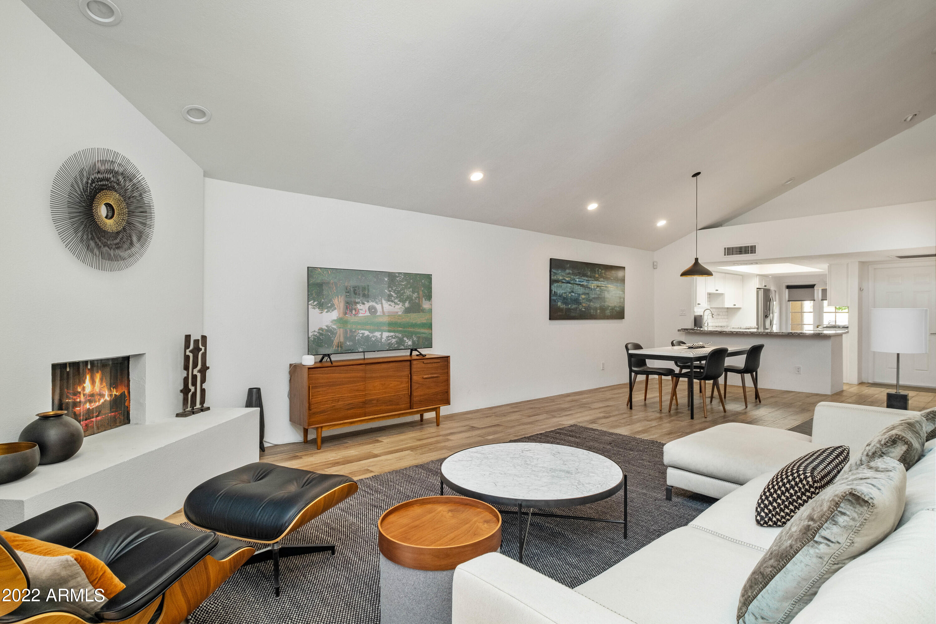 7337 East Valley View Road Scottsdale, AZ 85250 - Photo 8 of 27 7337 Great Room