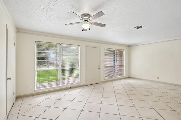 $1,900 | 6401 Rowan Lane, Houston, TX 77074