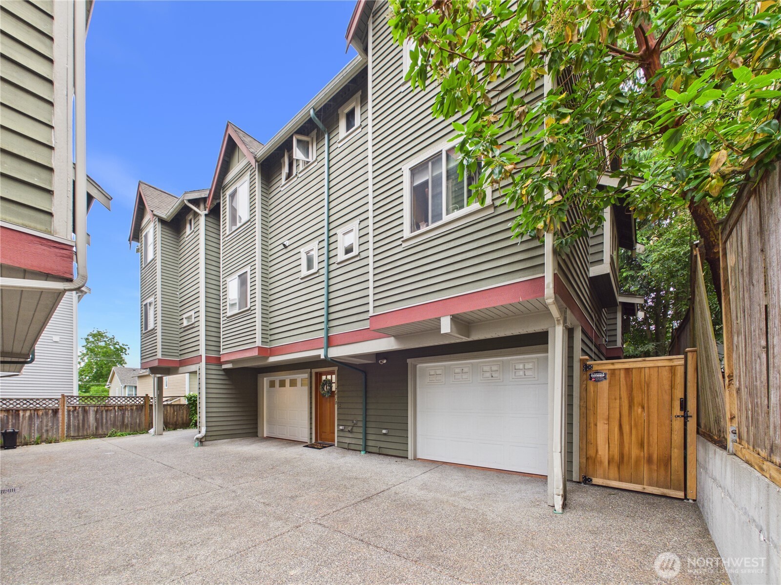 741 North 94th Street, Unit B Seattle, WA 98103 - Photo 6 of 32