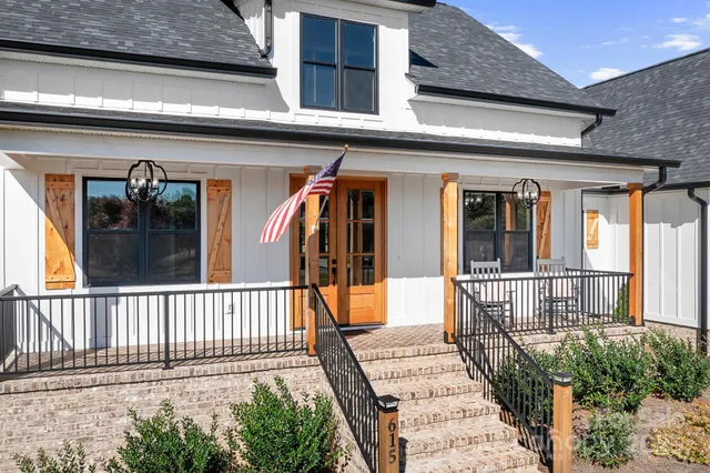 $659,000 | 615 Sandycrest Drive, Cherryville, NC 28021