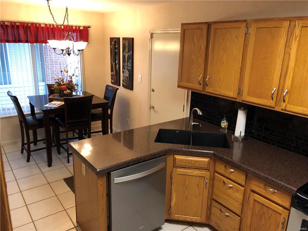 23 Ridgeview Cir Court Ballwin, MO 63021 - Photo 2 of 20 Gallery Image 2