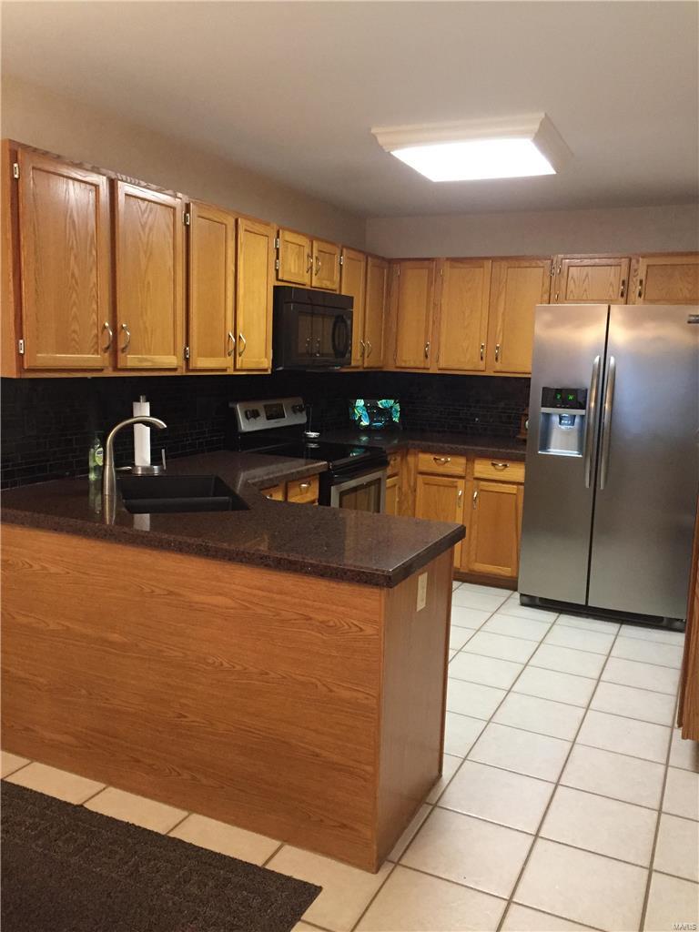 23 Ridgeview Cir Court Ballwin, MO 63021 - Photo 3 of 20 Gallery Image 3